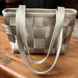HARVEYS The Original Seatbelt Bag in Champagne/Taupe